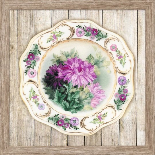 Image 1 of RIOLIS Chrysanthemum Plate Satin Stitch Embroidery Kit