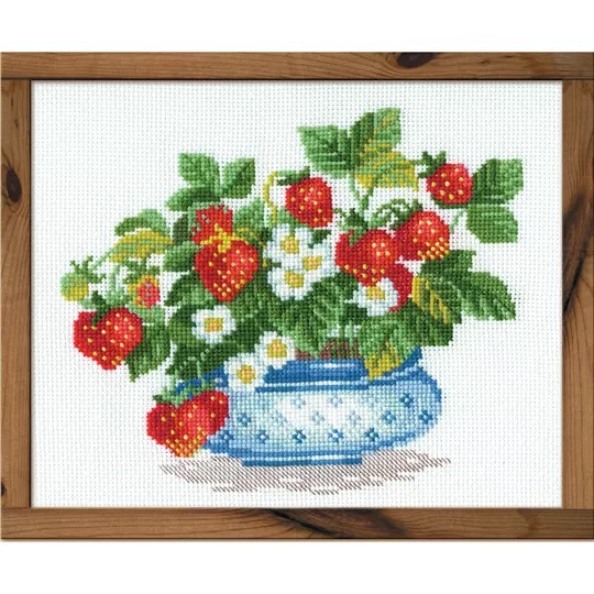 Image 1 of RIOLIS Basket of Strawberries Cross Stitch Kit