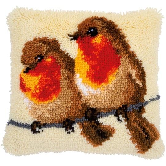Image 1 of Vervaco Robin Pair Latch Hook Christmas Cushion Kit